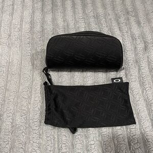 Oakley Sunglasses Case And Pouch Black All Over Oakley Logo